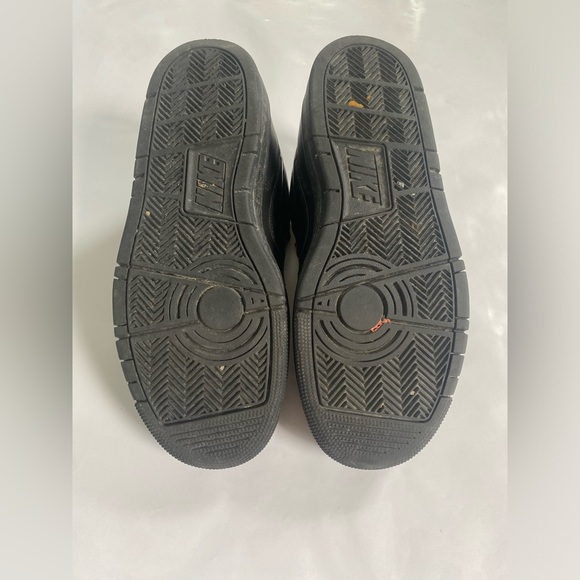 Nike Black Sneakers - Picture 3 of 4